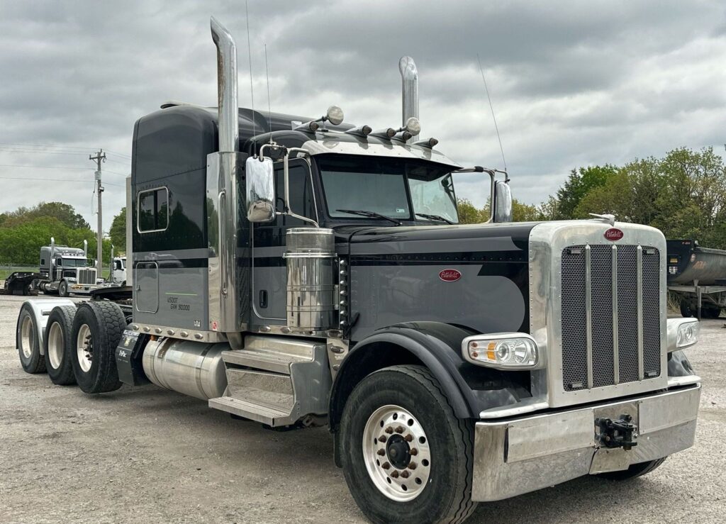 2022 Peterbilt 389 semi truck